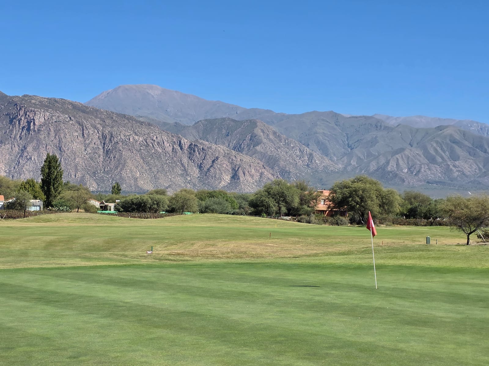 Golf green with flag at La Estancia de Cafayate